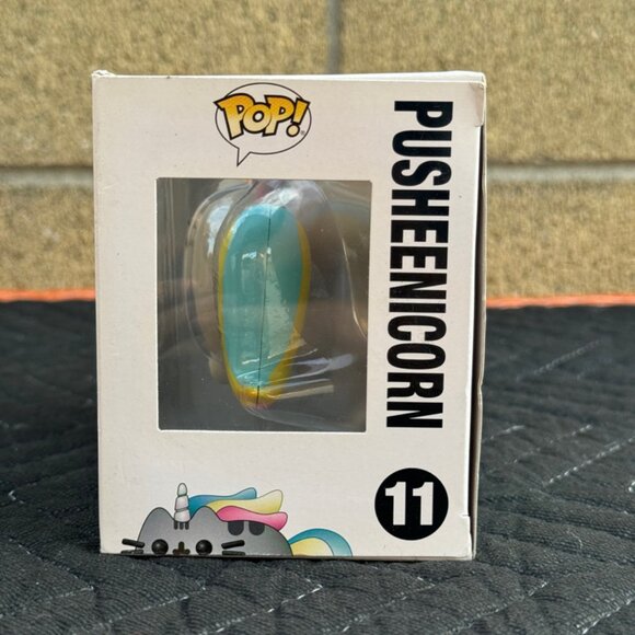 Funko Pop Pusheen - Pusheenicorn #11 Funko Shop Exclusive - Picture 2 of 7